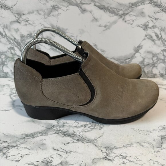 Dansko Women 40 US 9-9.5 Lynn Shoe Slip On Taupe Brown Nubuck Leather Comfort - Picture 1 of 8